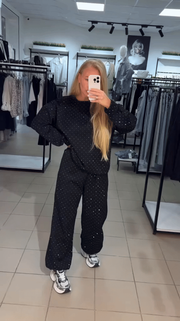 LAILA - ELEGANT BEKVÄM LOUNGESET FÖR HEMMET