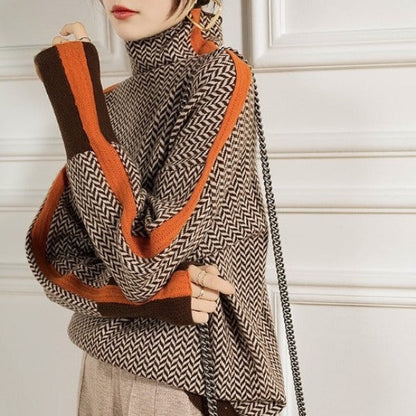 OLIVA – DJÄRV RANDIG HÖGHALSADE STICKAD TRÖJA