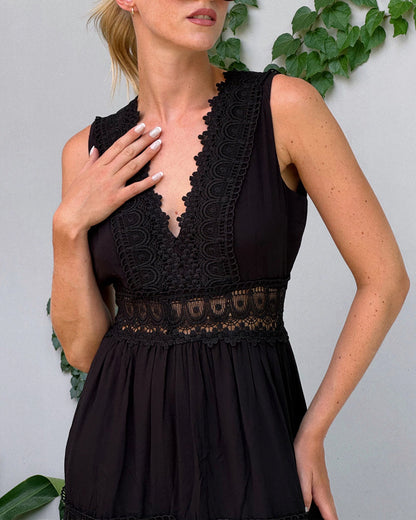 Sora™ – Ärmlös Boho Midiklänning med Spetsdetaljer